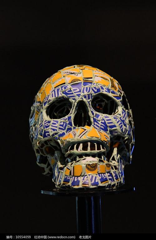 玻璃面具,揭开现代都市人心灵隐秘的镜面世界